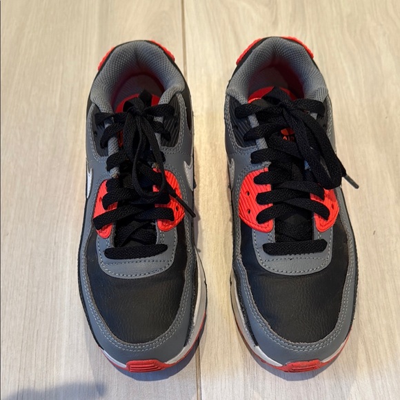 Nike Air max Kids Black and Neon Red Sneakers, size 3.5 - Picture 2 of 7